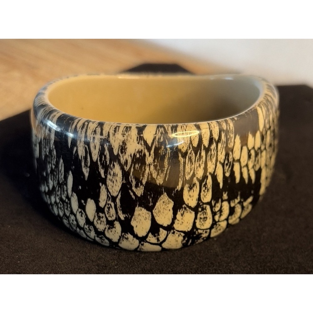 VTG Resin Bangle Bracelet Black/White Snakeskin Print Boho Retro Circa 1980's